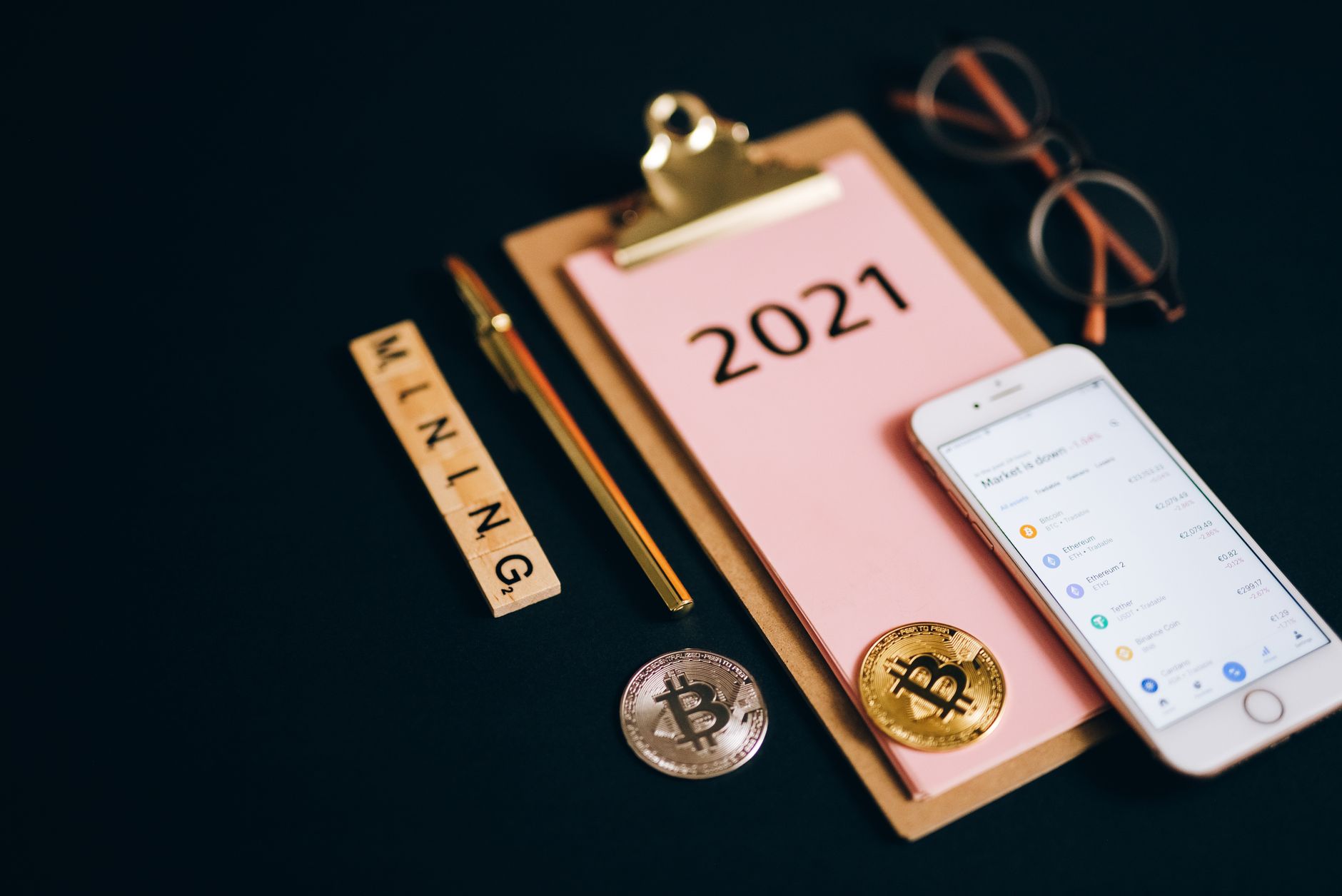 Exploring cryptocurrency in 2021 through Bitcoin mining tools and smartphone technology.