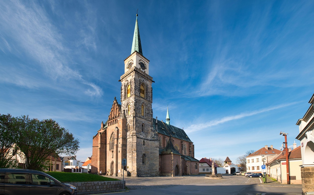 church, church in a city, cathedral, cathedral in a city, catholic church, building, architecture, history