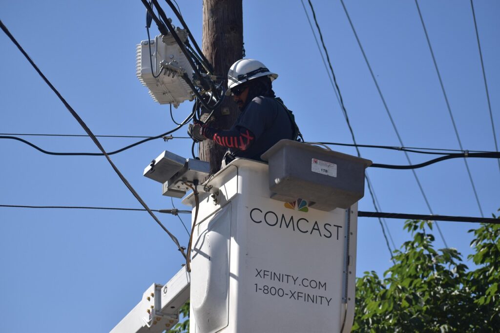 cable repairman, technician, comcast, xfinity, electrical wires, cat 5 cable, utility pole, service, installation, electrical cables, electricity, outage, installing, hard work, worker, hardhat, free pictures, 2023, 2024, men at work, houston texas, employment, working, job, dangerous work environment