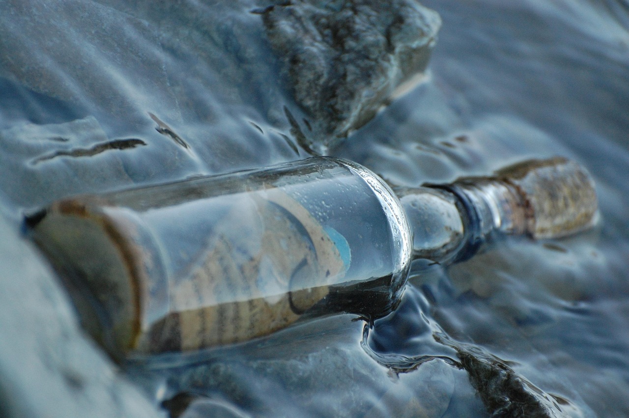 water, bottle, message in a bottle, nature, glass, sea, close-up